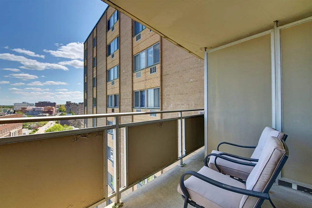 2 bed, 1.0 bath, 940 sqft, $2,500 — Photo 3