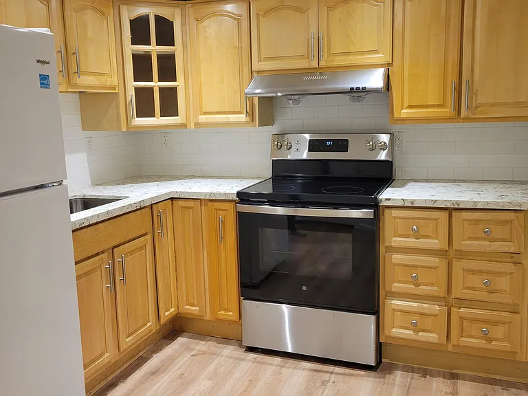 42 Ambleside Cres #LOWER — Photo 1