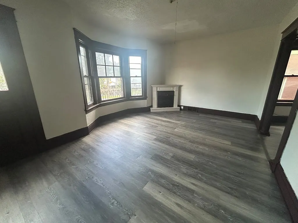 2 bed, 1000 sqft, $1,100 — Photo 4