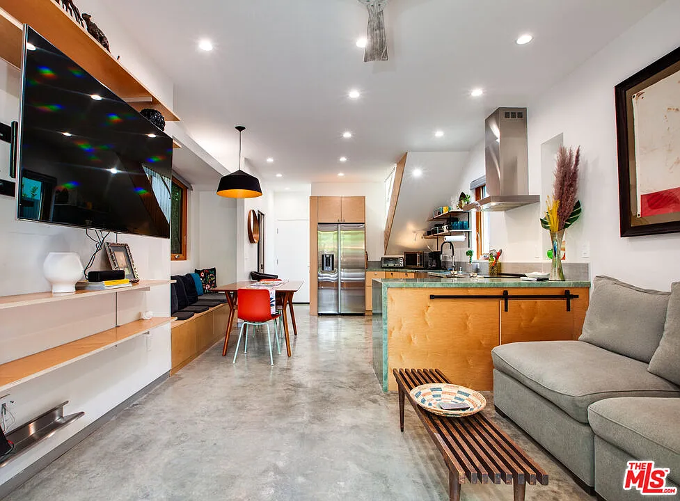 1 bed, 1.5 bath, 760 sqft, $3,950 — Photo 1