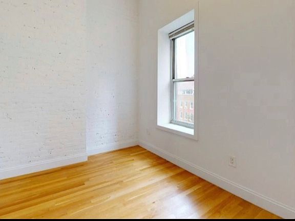 4th image of 1435 1st Ave #5F