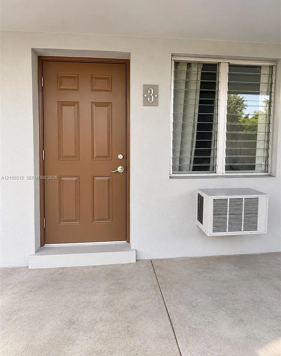401 NW 43rd Ct — Photo 1