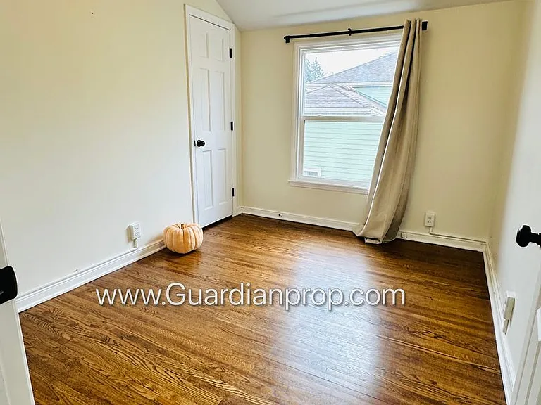 2700 Quentin Ave — Photo 15