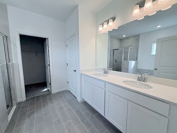 Owner bath dual vanities