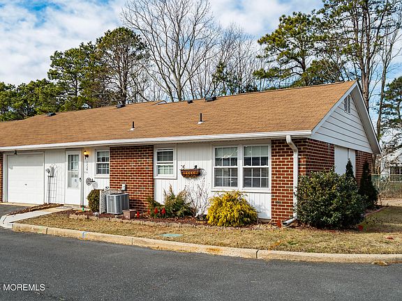 2nd image of 1238A Hamilton Court