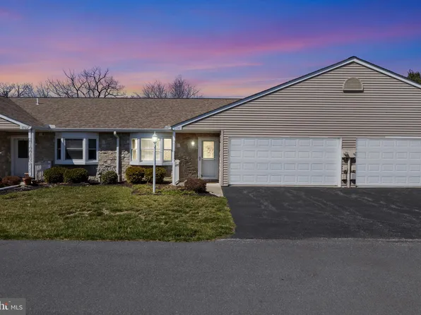 2526 Pin Oak Dr #101, York, PA 17406