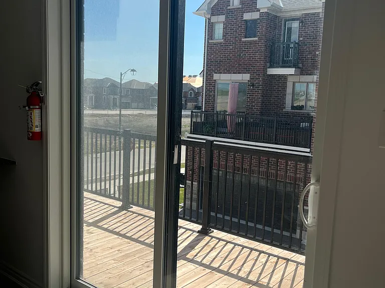 1259 Lily Cres #17 — Photo 10