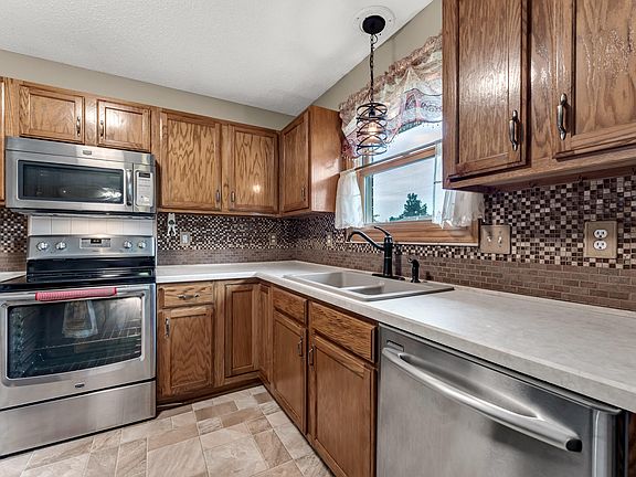 4th image of 712 S Pinewood Lane