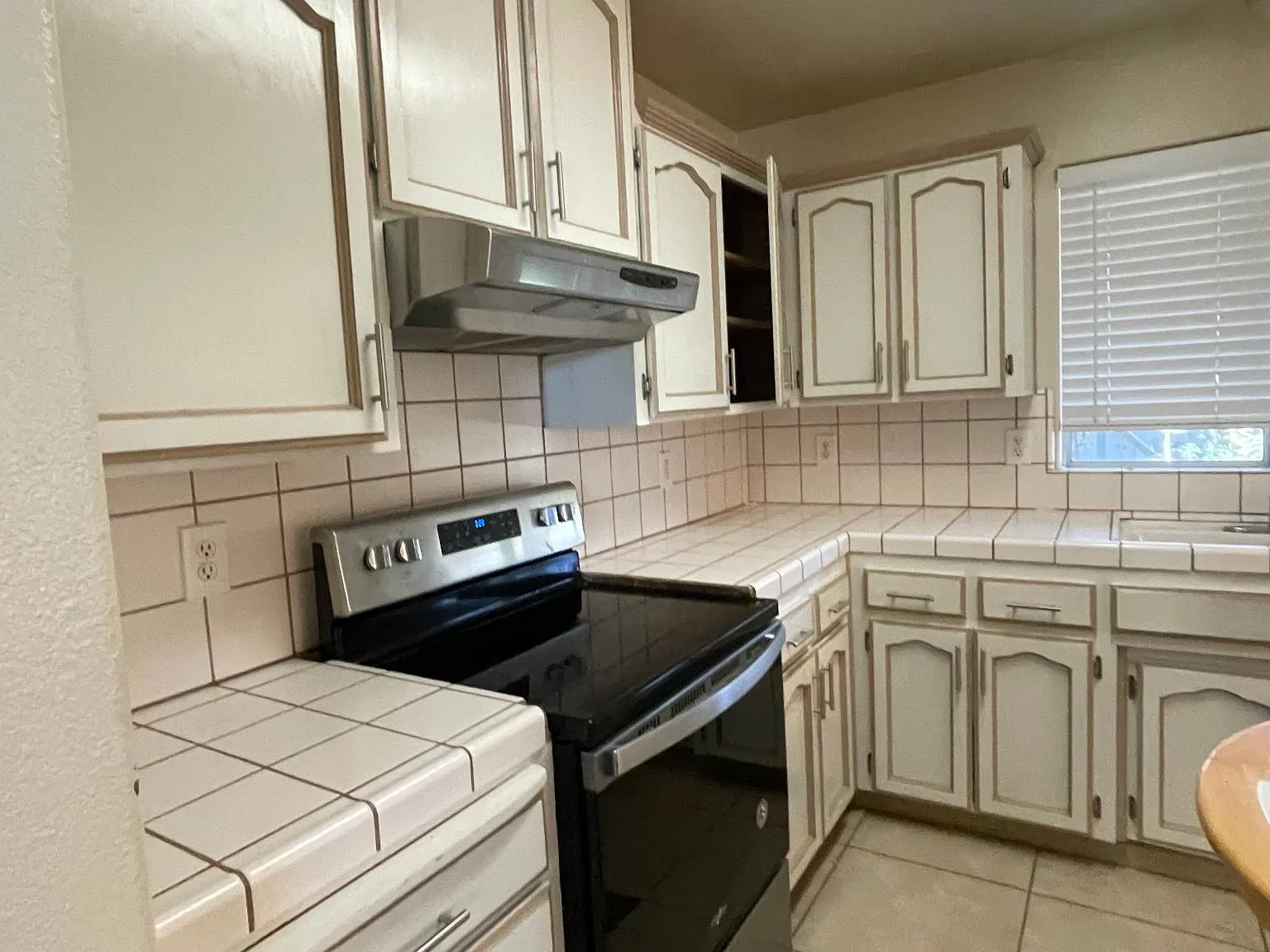 3 bed, 2.5 bath, 1728 sqft, $2,400 — Photo 4