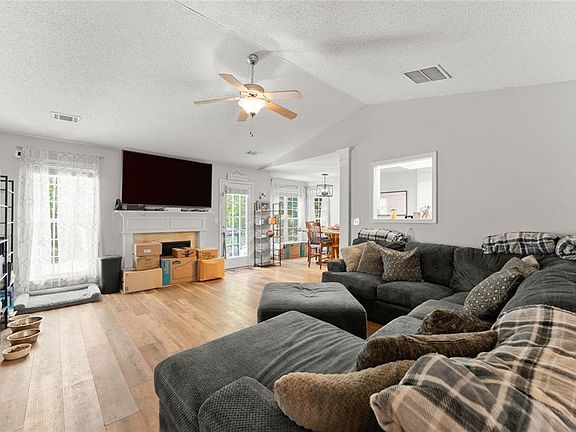 4th image of 654 Marigold Way