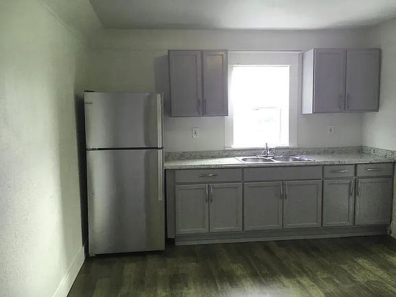 2nd image of 2543 S L St #B