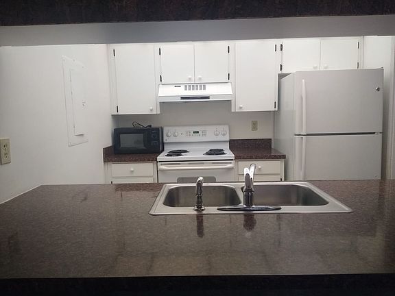 4th image of 941 Tennis Way
