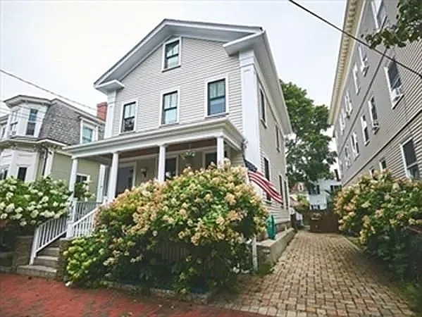 22 Amory St — Photo 8