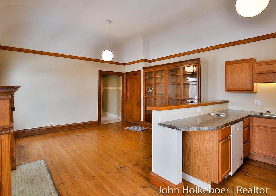 1st image of 300 Washington St SE #2W