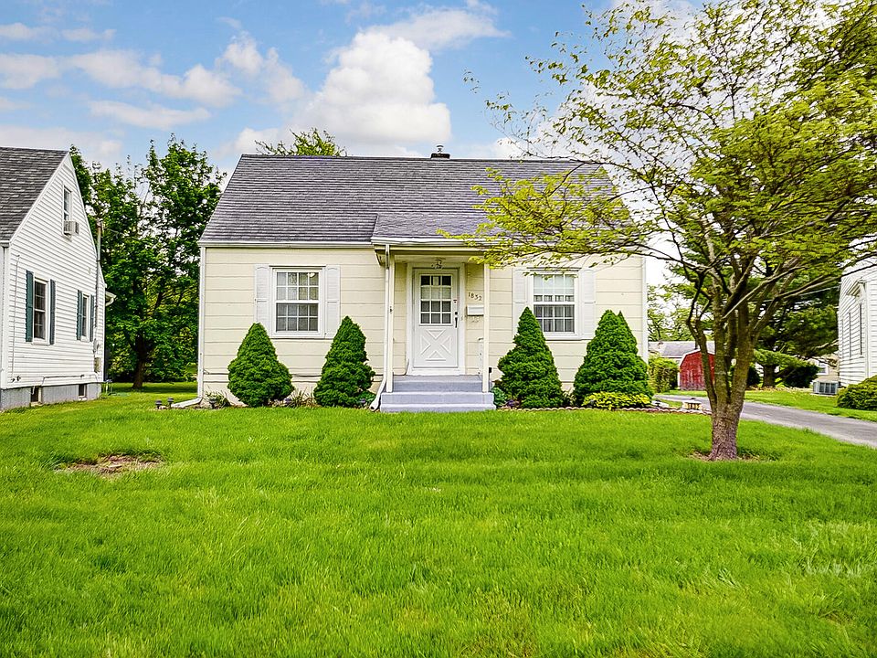 1st image of 1832 N Sweetbriar Ln