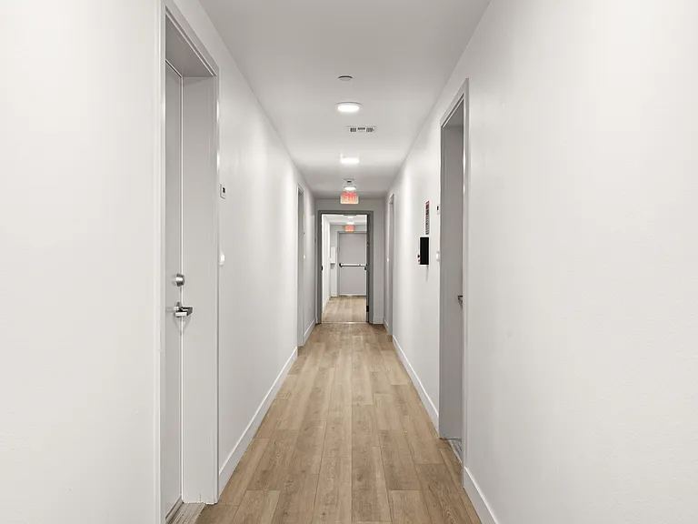 4347 Woodlawn Ave — Photo 5