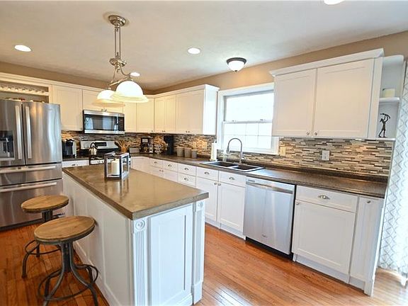 5th image of 701 Augusta Dr