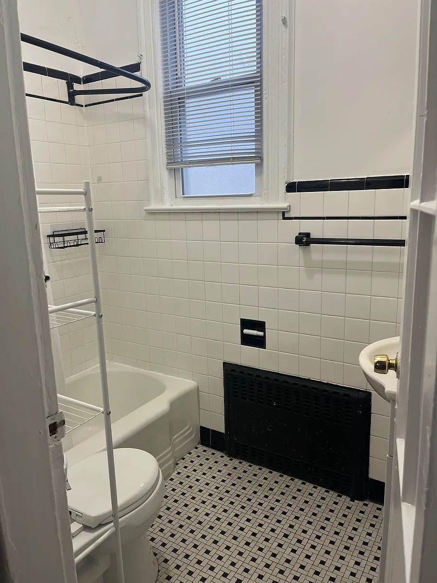 Building Photo - 209 41st St #2