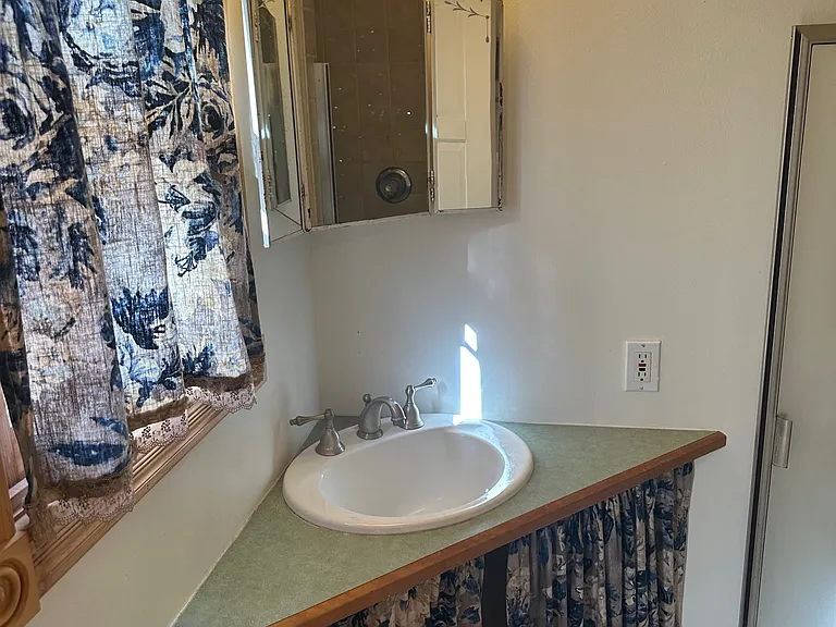 624 Pine St #1/2 — Photo 4