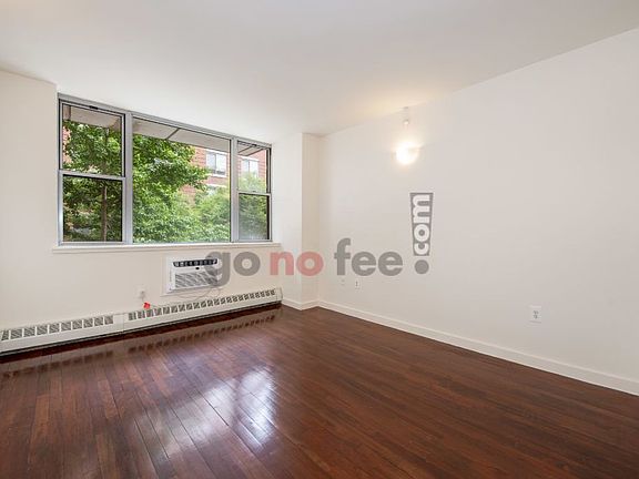 3rd image of 444 Manhattan Ave APT 2L
