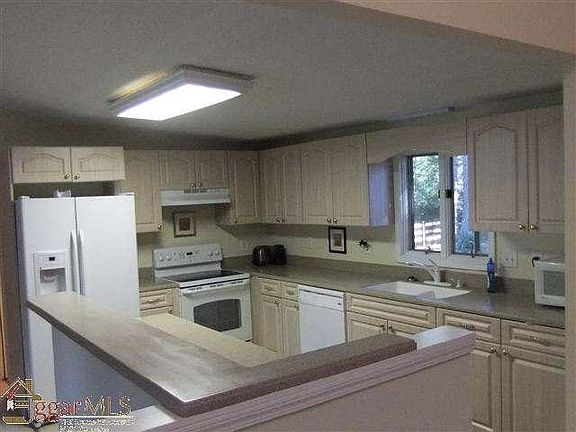 3rd image of 7 Nicklaus Dr