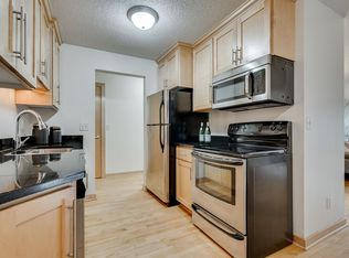 311 Kenwood Apartments | Spacious 1-Bedroom Apartments, Minneapolis, MN 55403