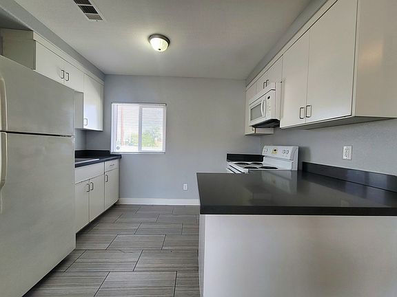 5th image of 224 N 13th St APT C