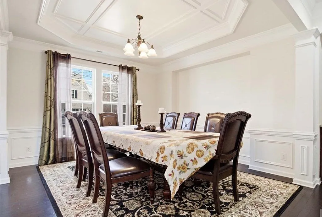 5 bed, 3816 sqft, $3,950 — Photo 4