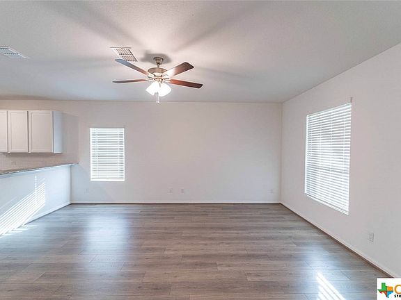 3rd image of 221 Villars Dr