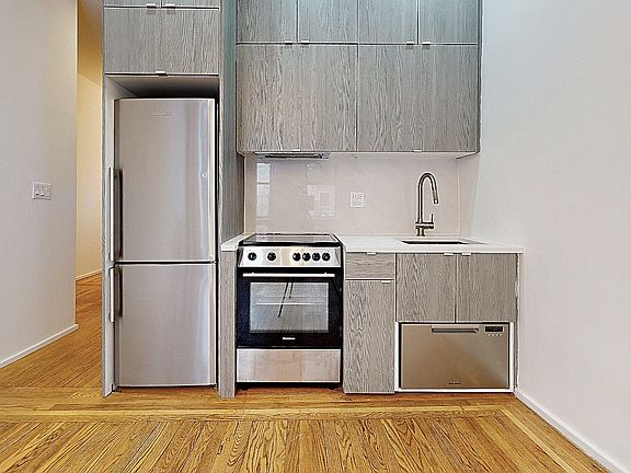 4th image of 254 Seaman Ave APT B10