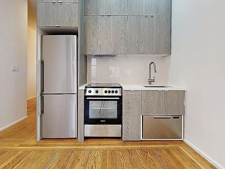 254 Seaman Ave #B10 — Photo 4