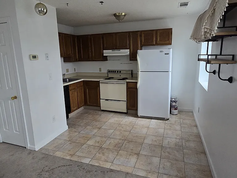 46 S Cherry St — Photo 4