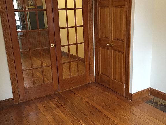 4th image of 103 1/2 N 7th St APT 1