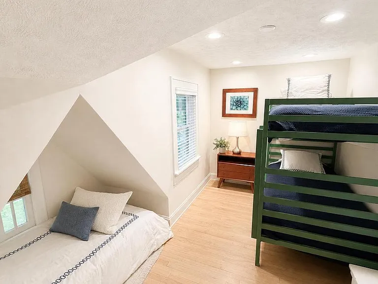 212 Wellington St — Photo 10