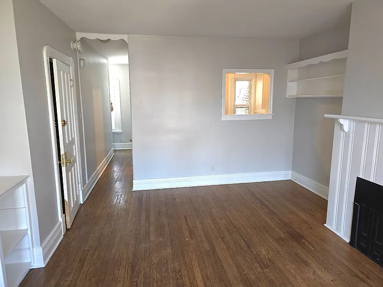 21 N Ferry St — Photo 8