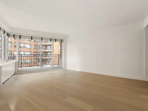 60 Sutton Place South image 2 of 18