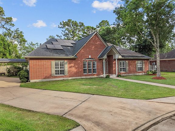 3rd image of 816 Sherwood Forest Dr