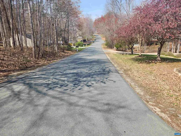 28 Jennings Dr, Palmyra, VA 22963