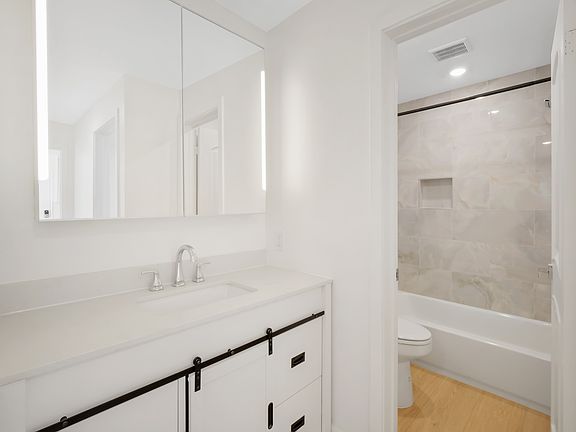 4th image of 2901 4th St #211