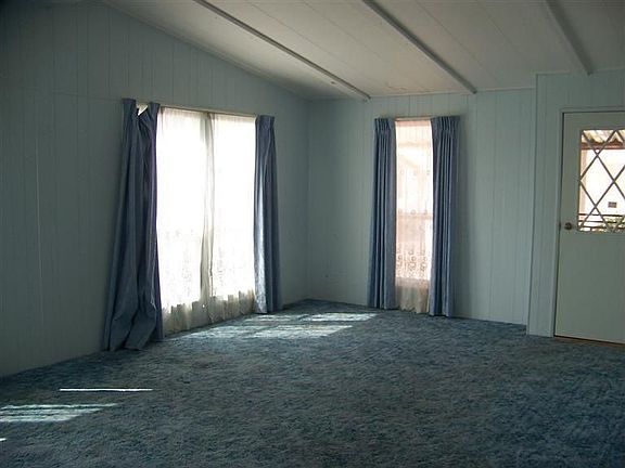 3rd image of 30 Leisureville Cir