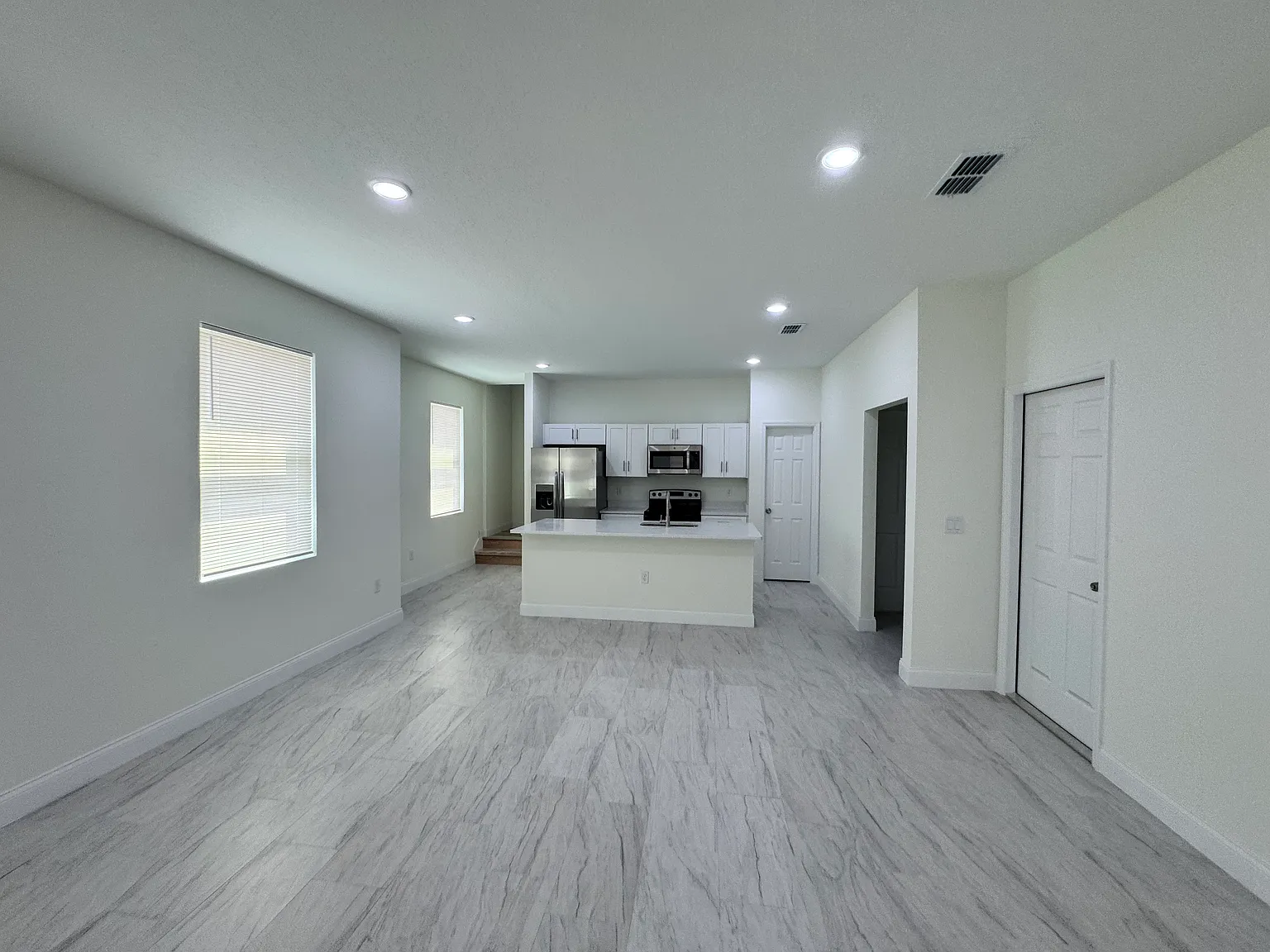 4 bed, 1860 sqft, $2,700 — Photo 4