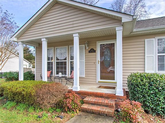 4th image of 3822 Clay St