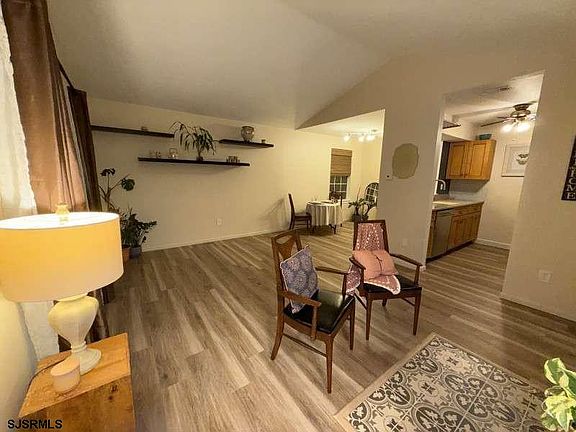 4th image of 28 Waterview Dr