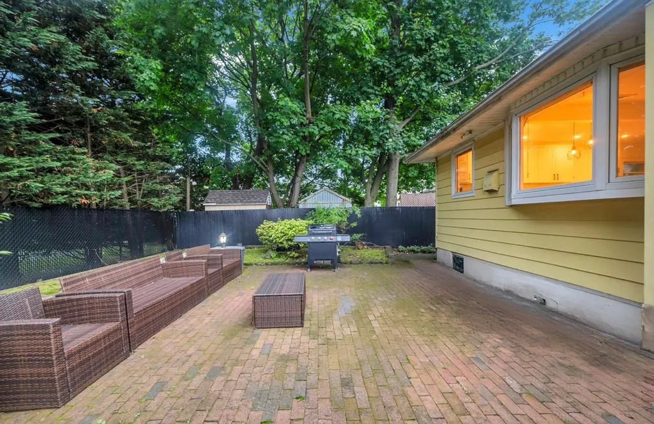 248 N Queens Ave — Photo 4