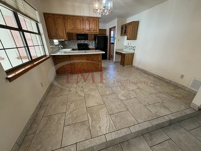 2930 Topley Avenue — Photo 3