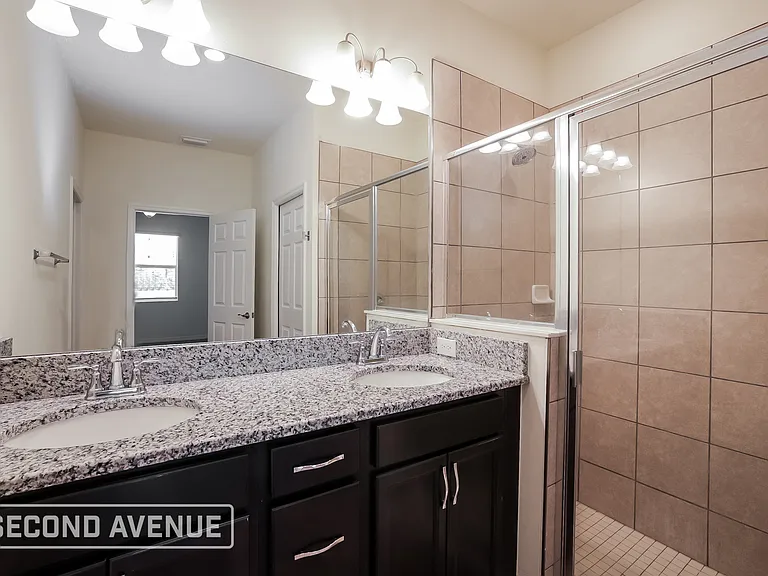 2721 NW 18th Pl — Photo 13