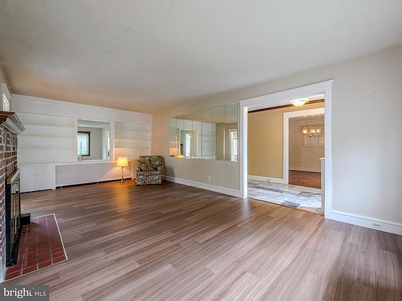 5th image of 705 Edmonds Ave
