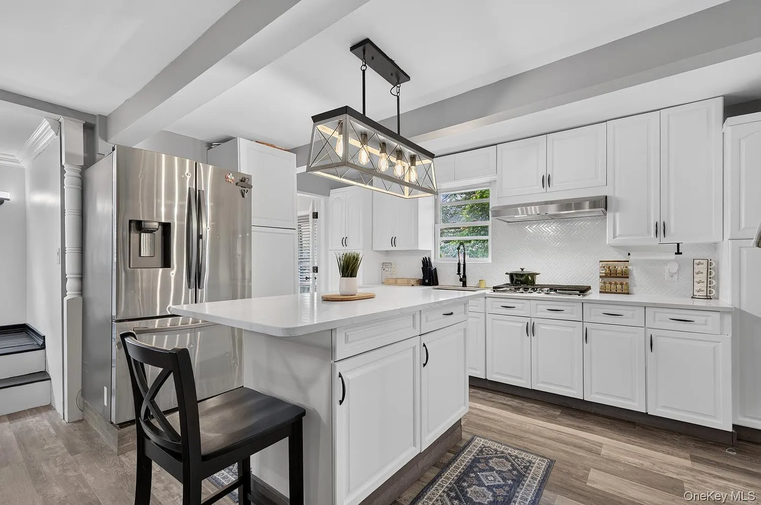 2 bed, 1.0 bath, $3,200 — Photo 2
