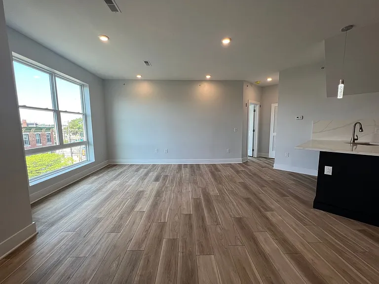 3951 Lancaster — Photo 32