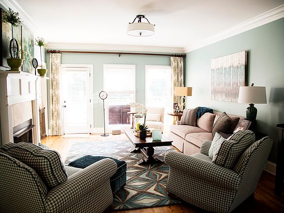 Formal Sitting/Living Room